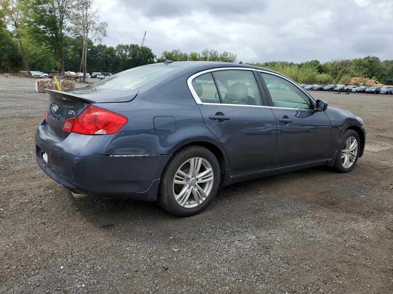 2011 INFINITI G37