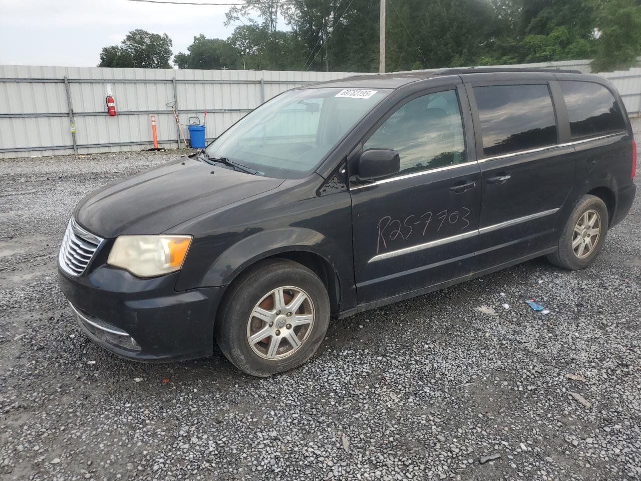 2011 CHRYSLER Town & Country