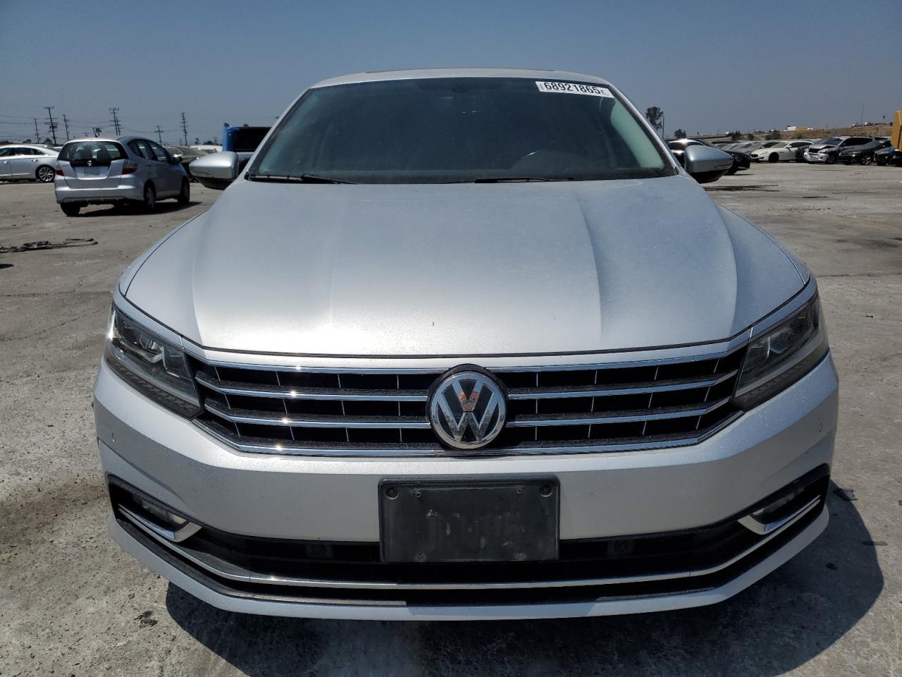 2018 VOLKSWAGEN Passat