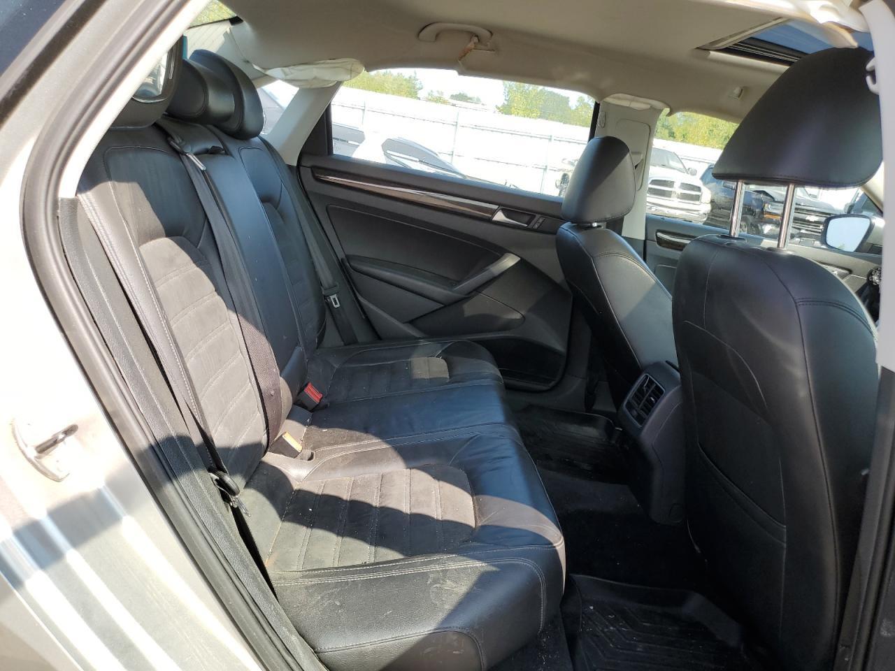 2014 VOLKSWAGEN Passat