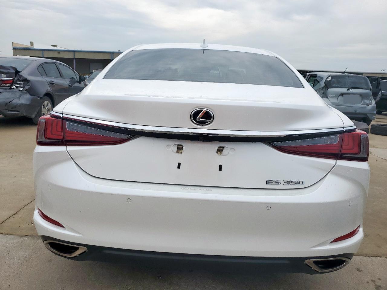 2020 LEXUS Es
