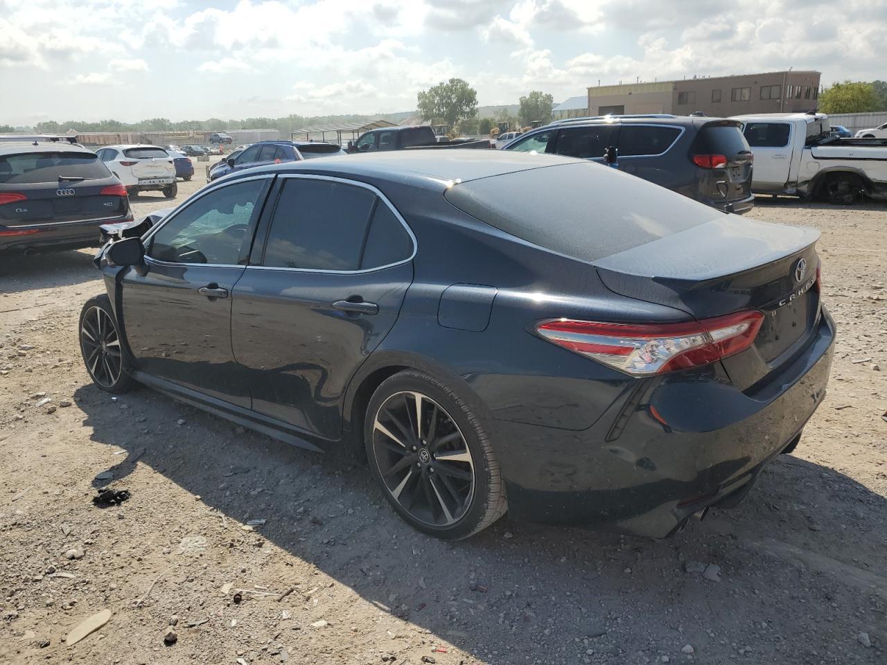 2018 TOYOTA CAMRY