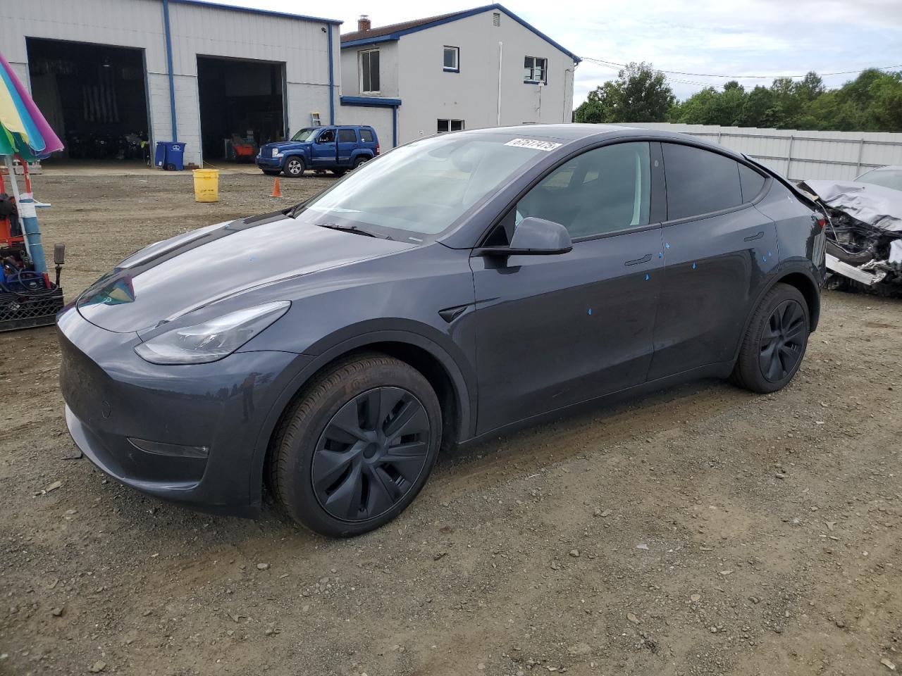2025 TESLA MODEL Y