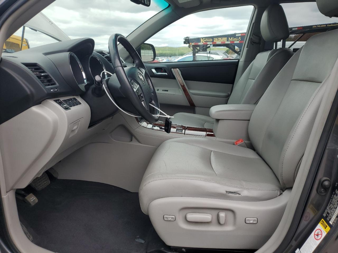 2011 TOYOTA HIGHLANDER