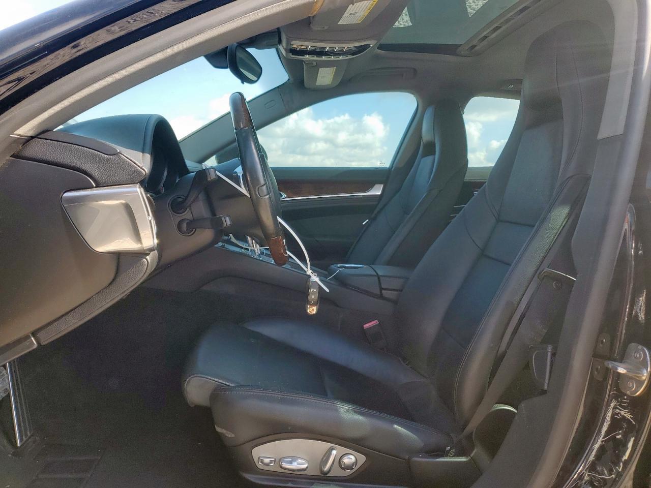 2012 PORSCHE Panamera