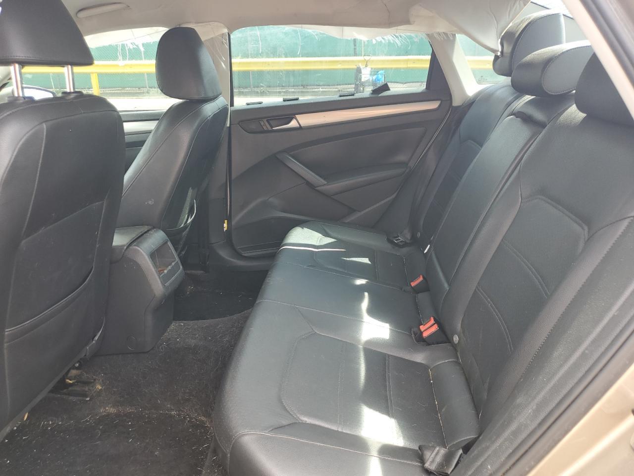 2015 VOLKSWAGEN Passat