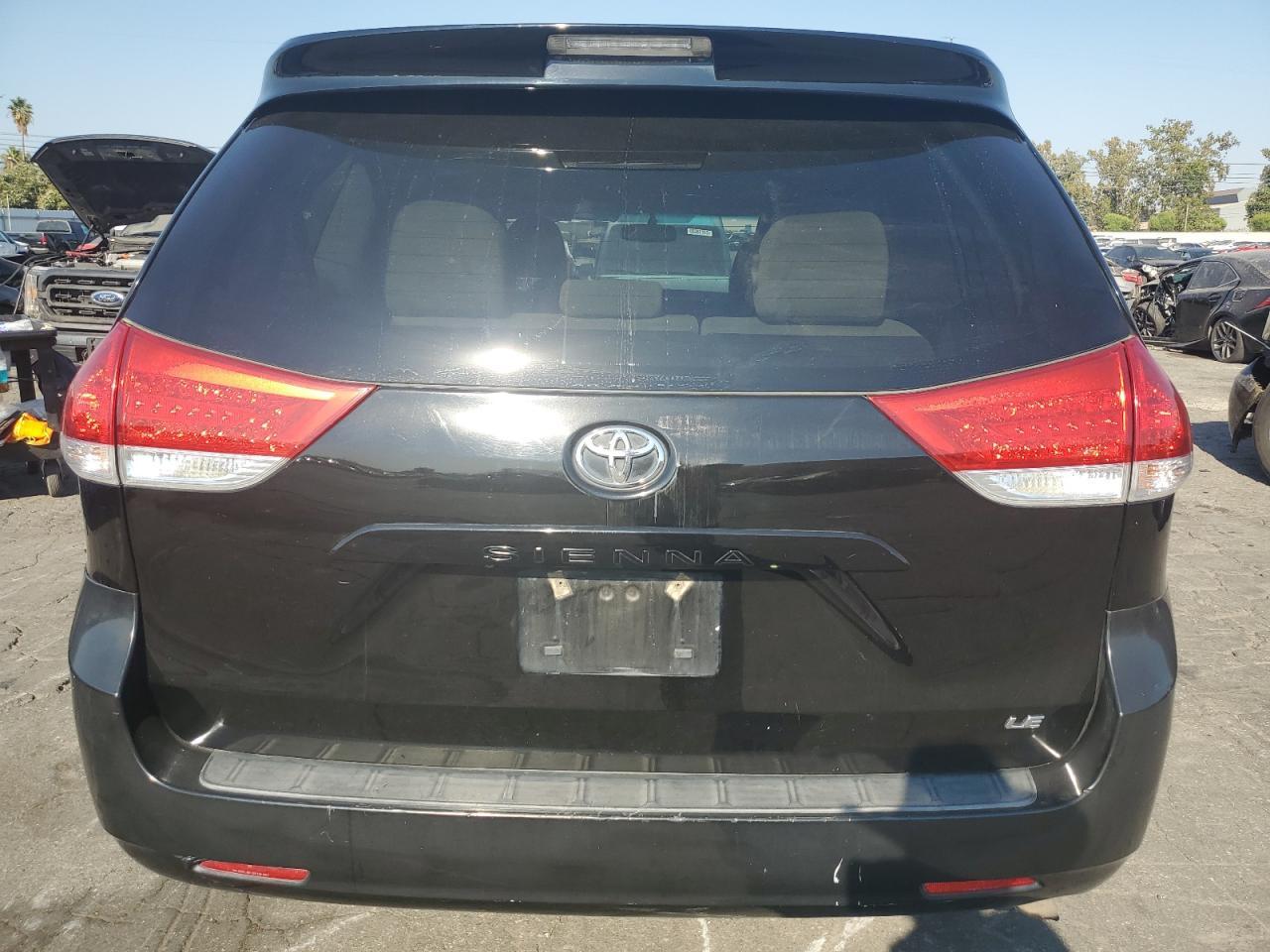 2013 TOYOTA SIENNA