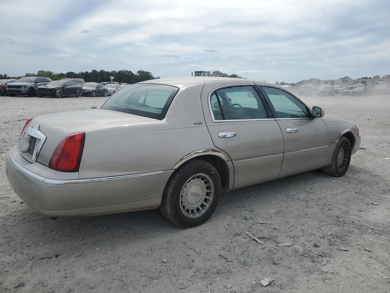2000 LINCOLN Town Car