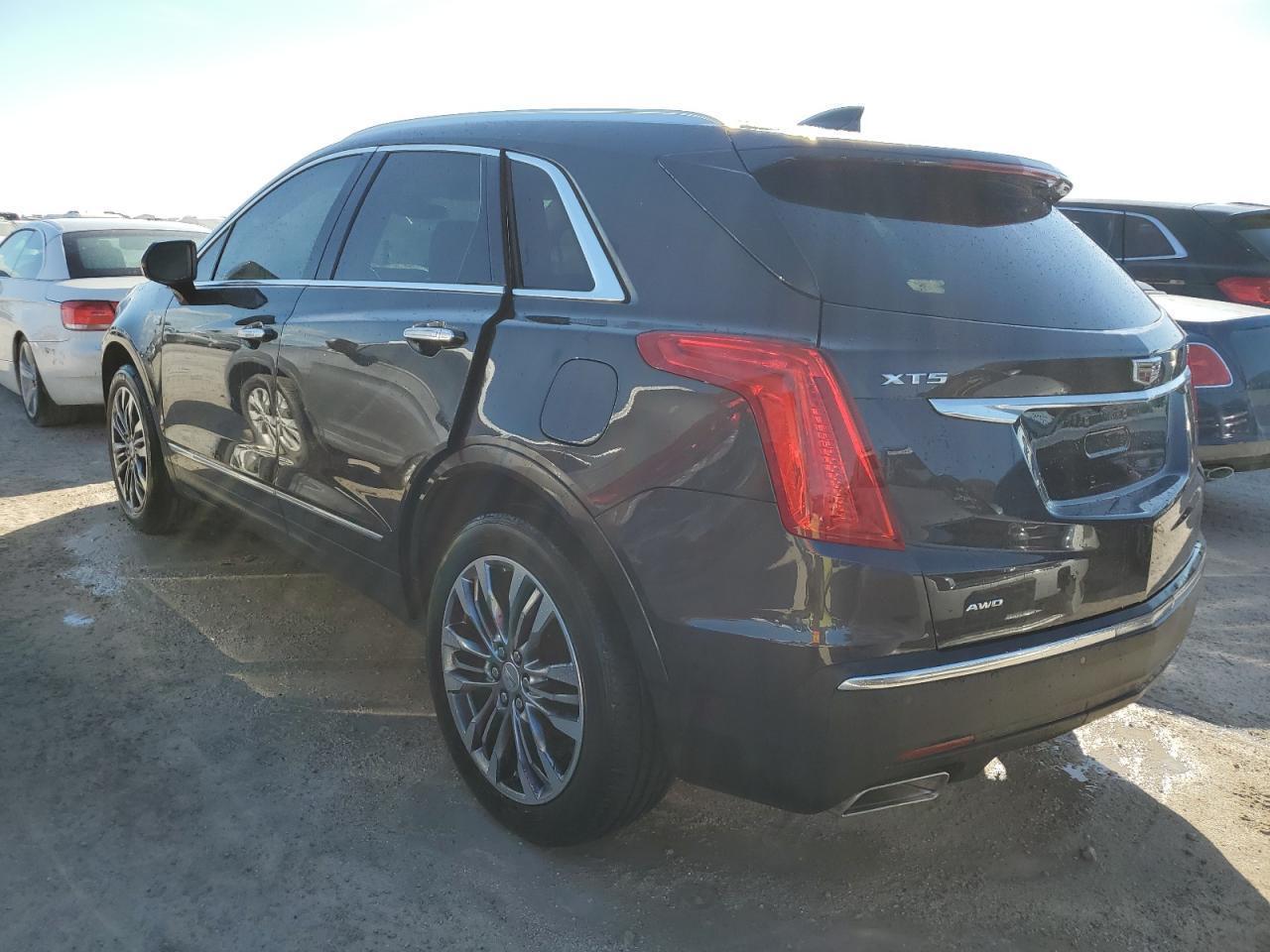 2017 CADILLAC XT5