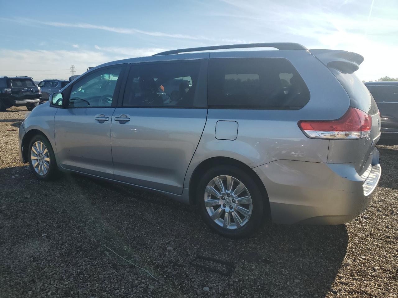 2011 TOYOTA SIENNA