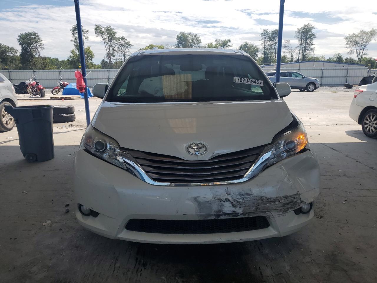 2017 TOYOTA SIENNA