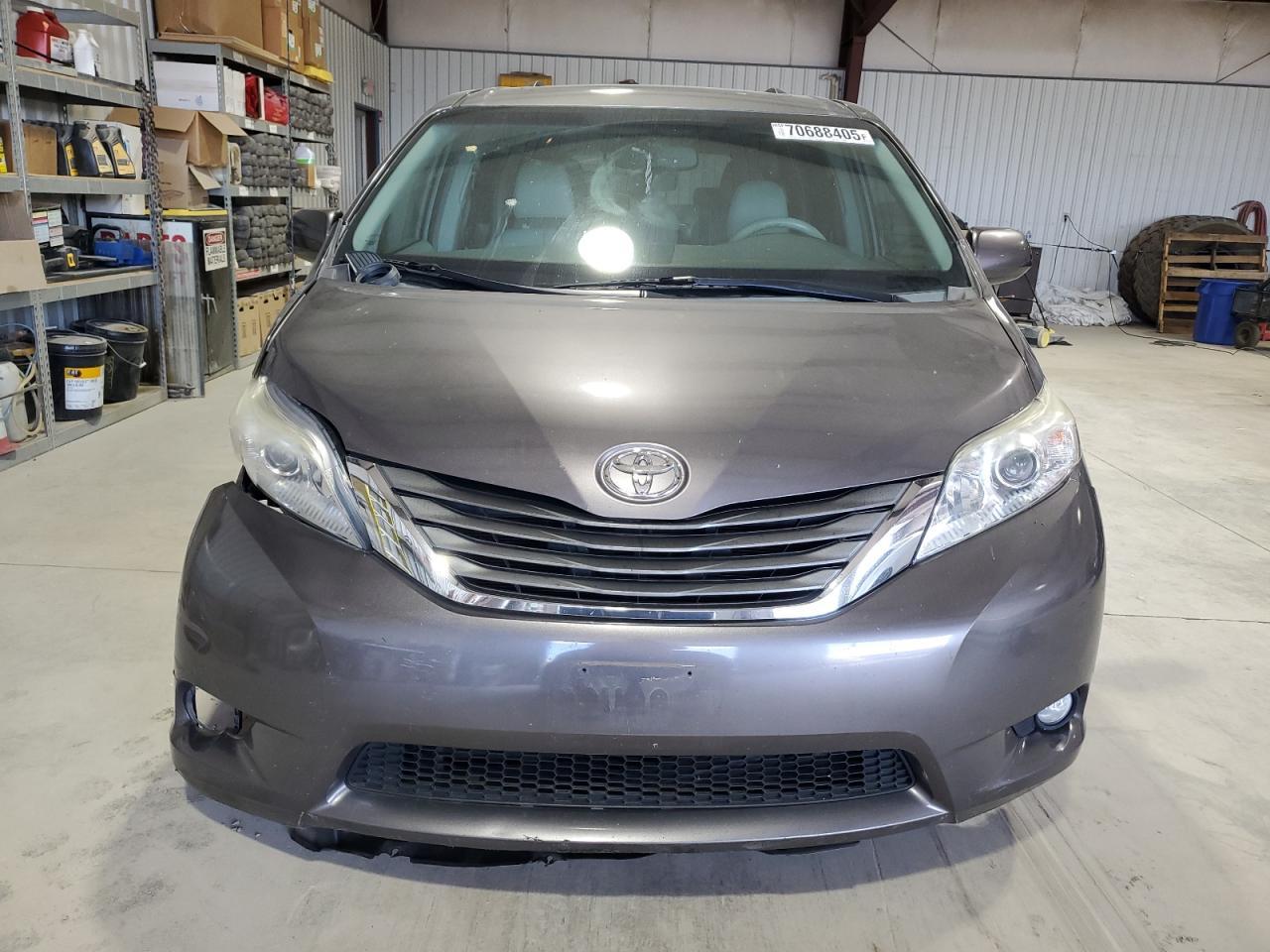 2014 TOYOTA SIENNA