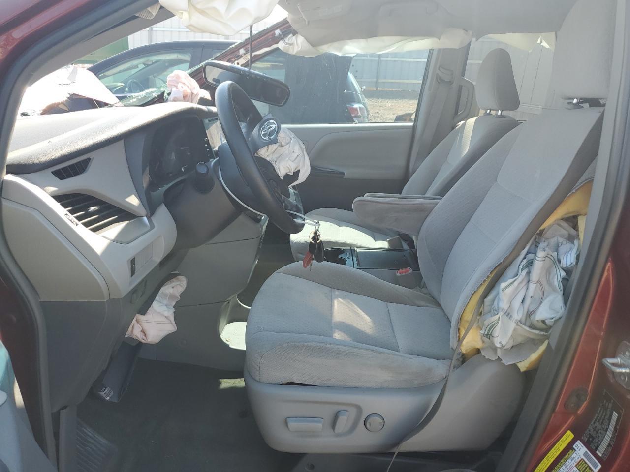 2016 TOYOTA SIENNA