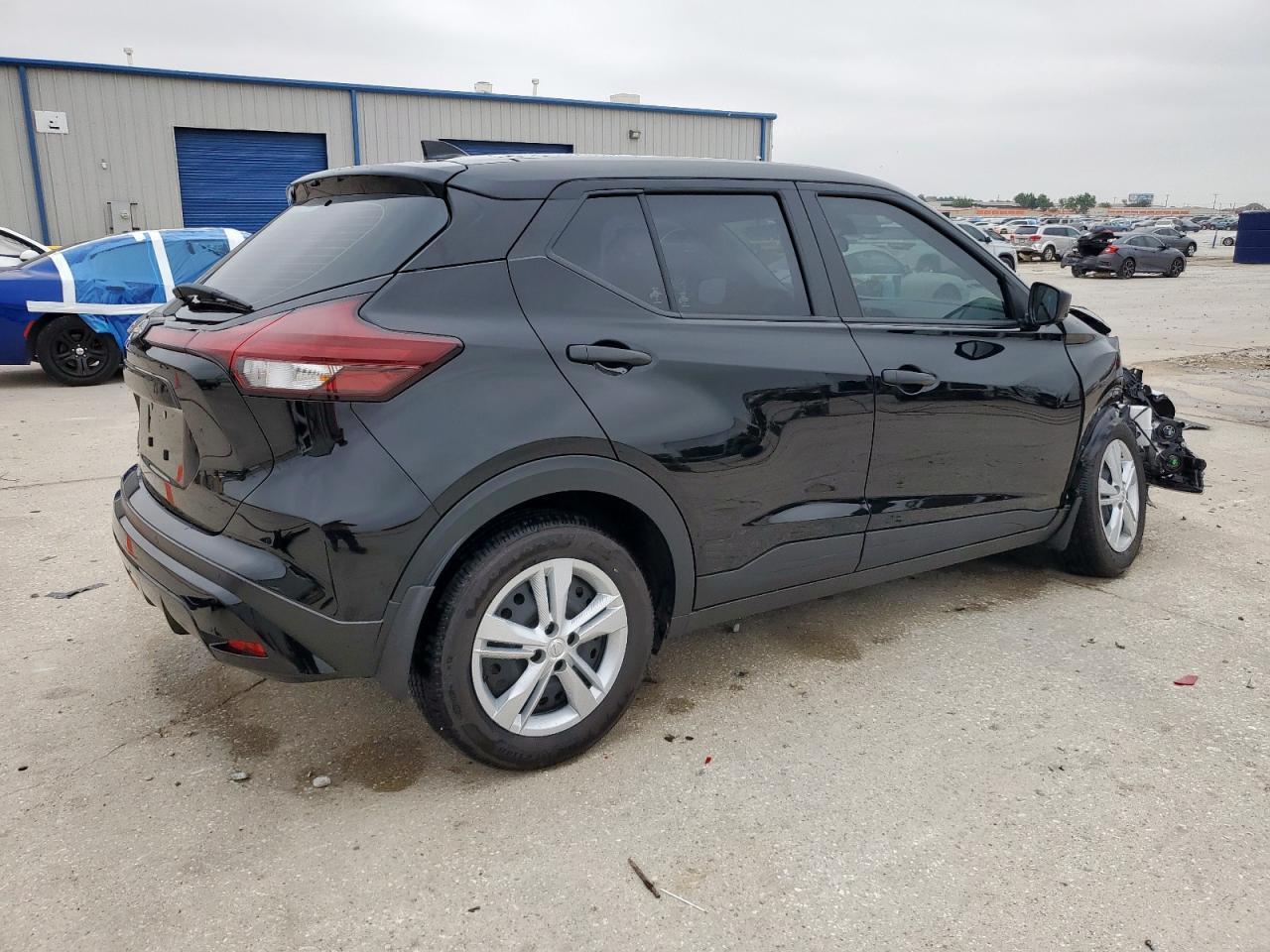 2025 NISSAN KICKS