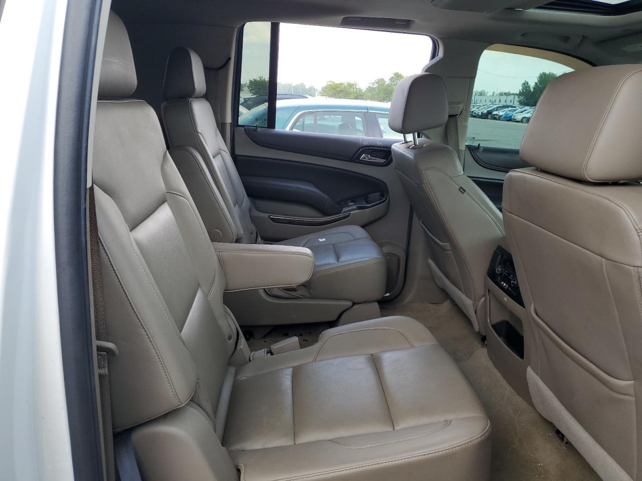 2016 CHEVROLET Suburban