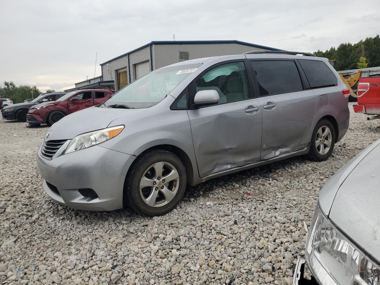2012 TOYOTA SIENNA