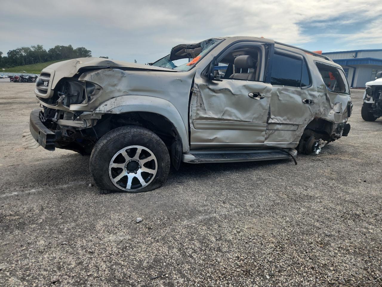 2004 TOYOTA Sequoia