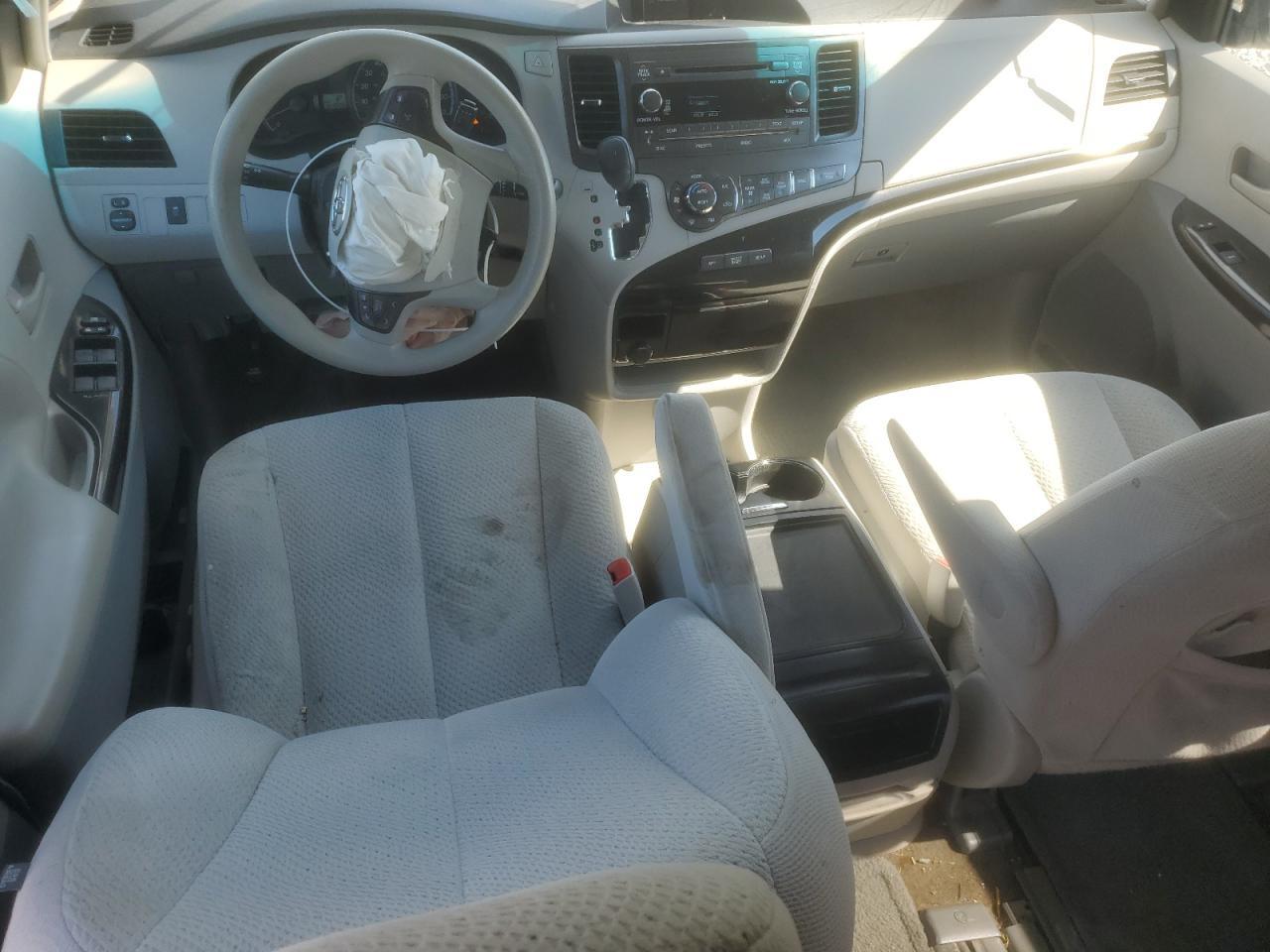 2014 TOYOTA SIENNA