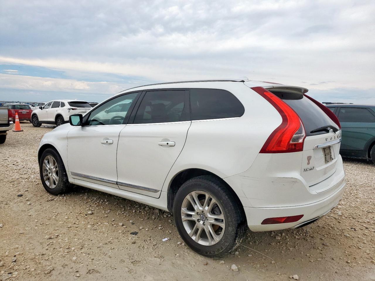 2015 VOLVO XC60
