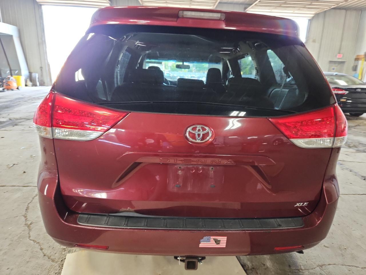 2013 TOYOTA SIENNA