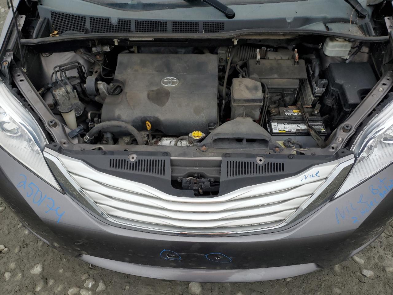 2012 TOYOTA SIENNA