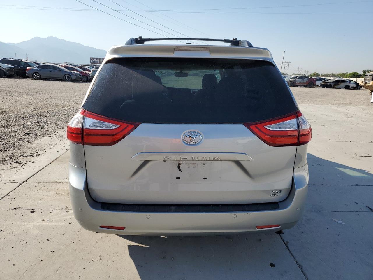 2016 TOYOTA SIENNA