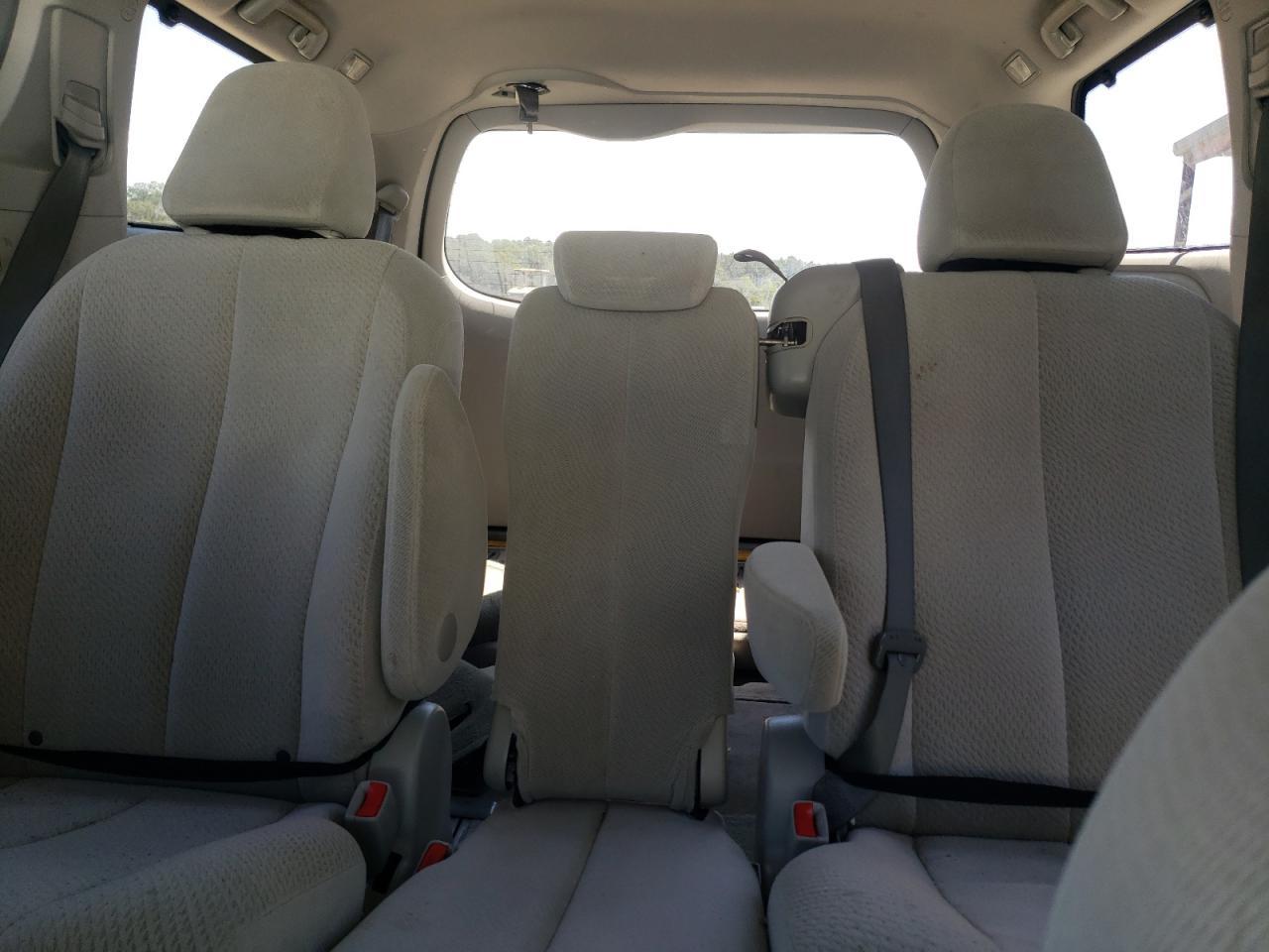 2012 TOYOTA SIENNA