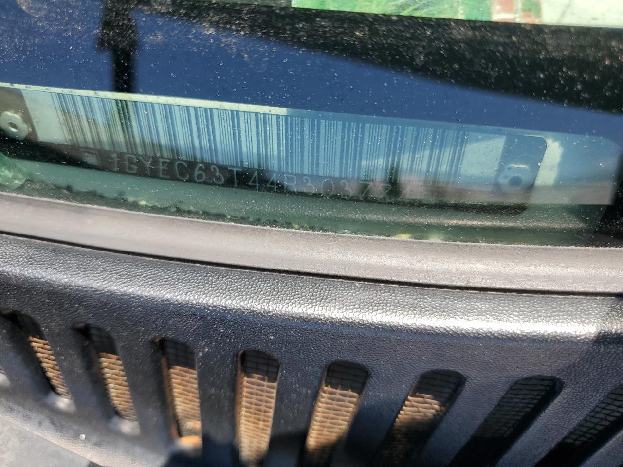 2004 CADILLAC ESCALADE