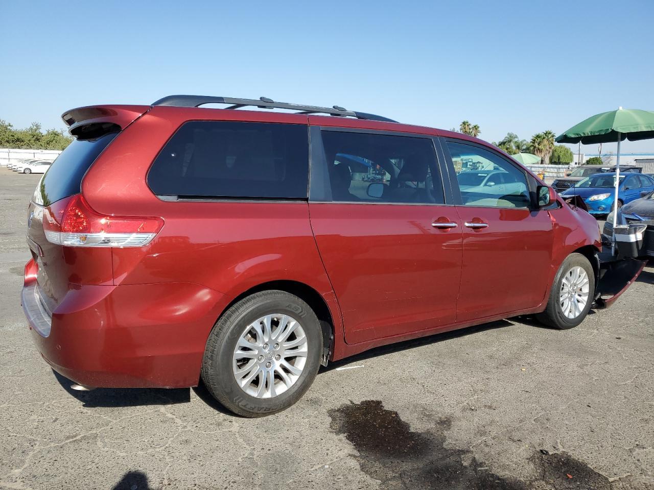 2013 TOYOTA SIENNA