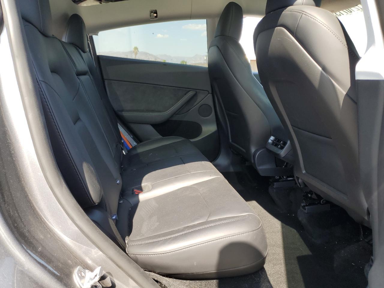 2025 TESLA MODEL Y