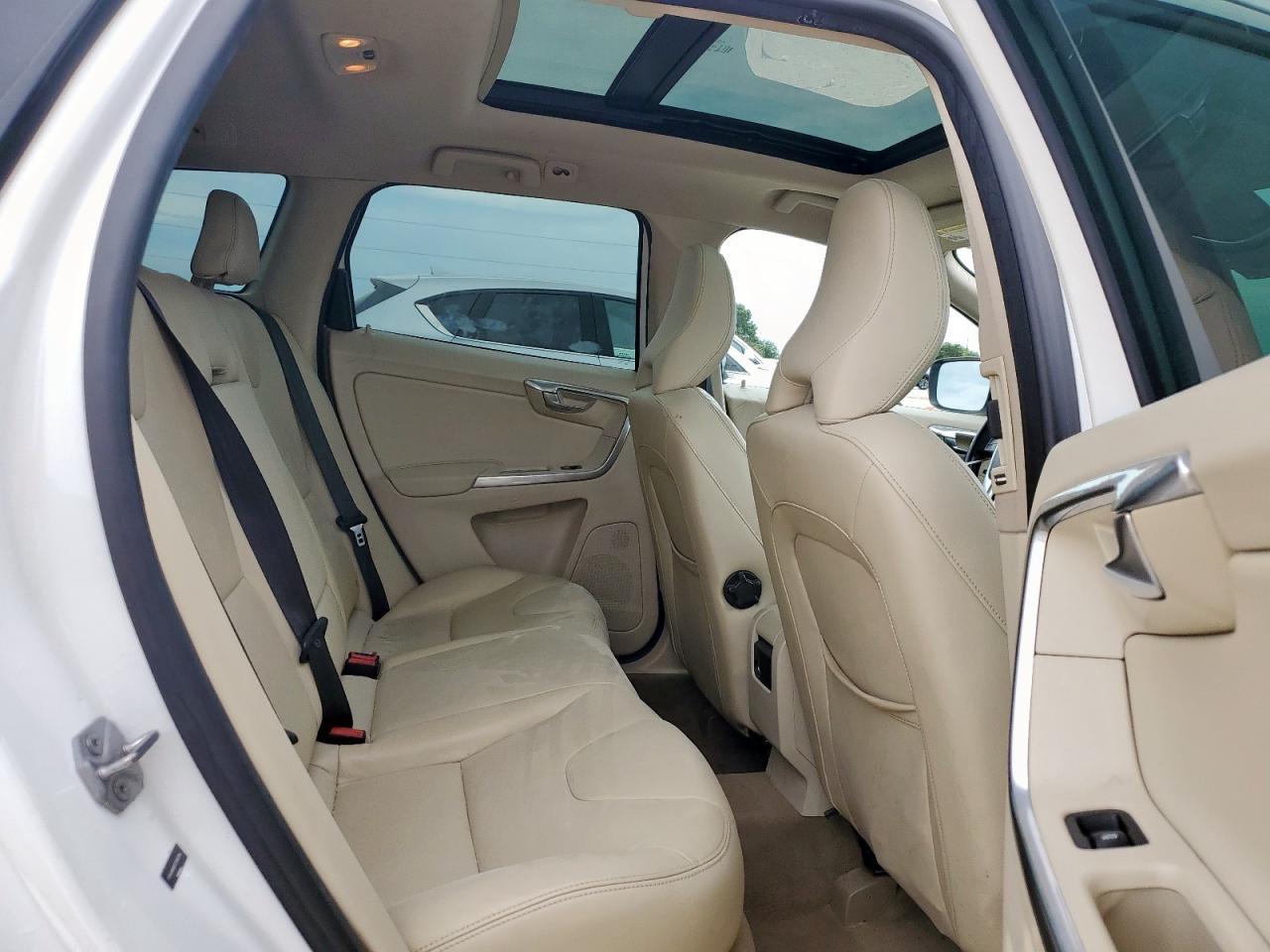 2015 VOLVO XC60