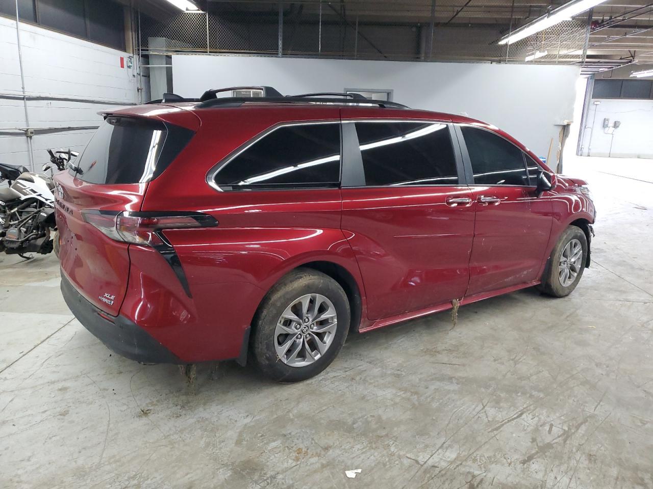2024 TOYOTA SIENNA