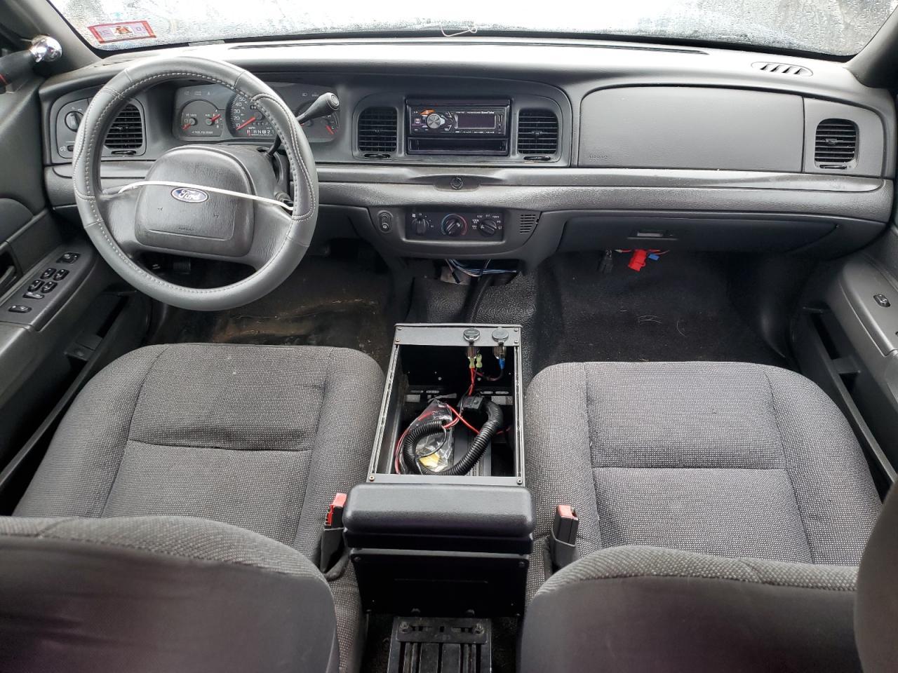 2004 FORD Crown Victoria