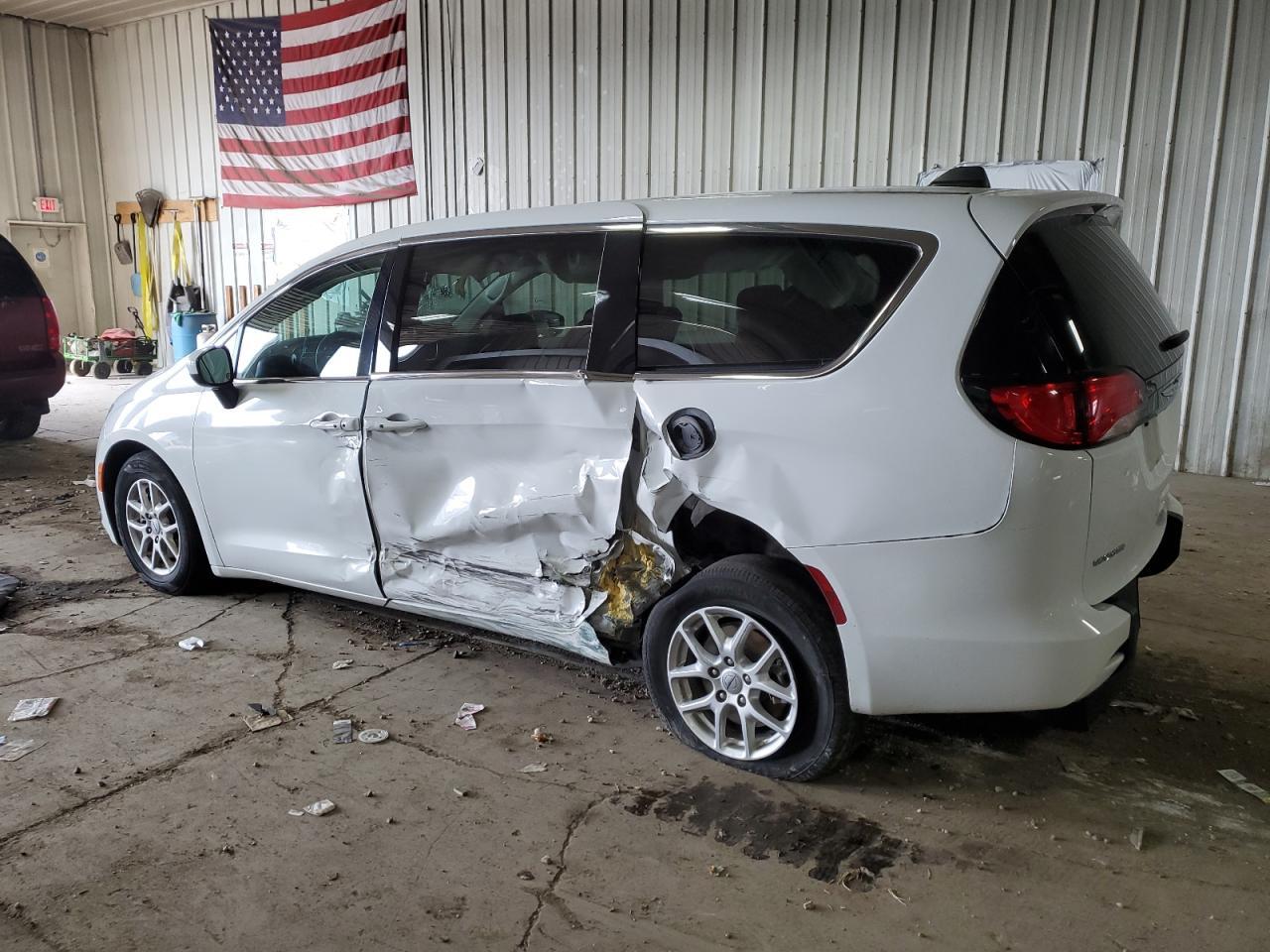 2022 CHRYSLER Voyager