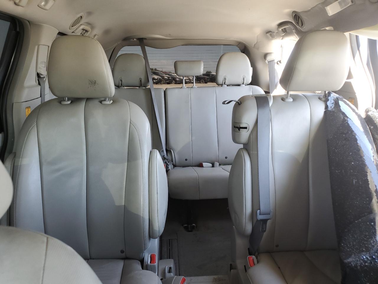2013 TOYOTA SIENNA