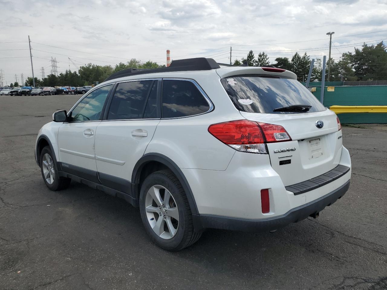 2013 SUBARU Outback