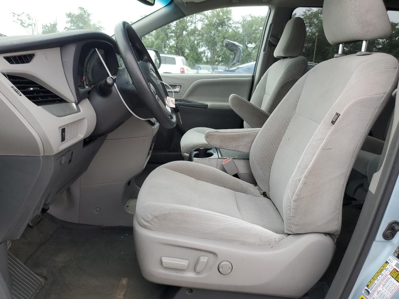 2017 TOYOTA SIENNA