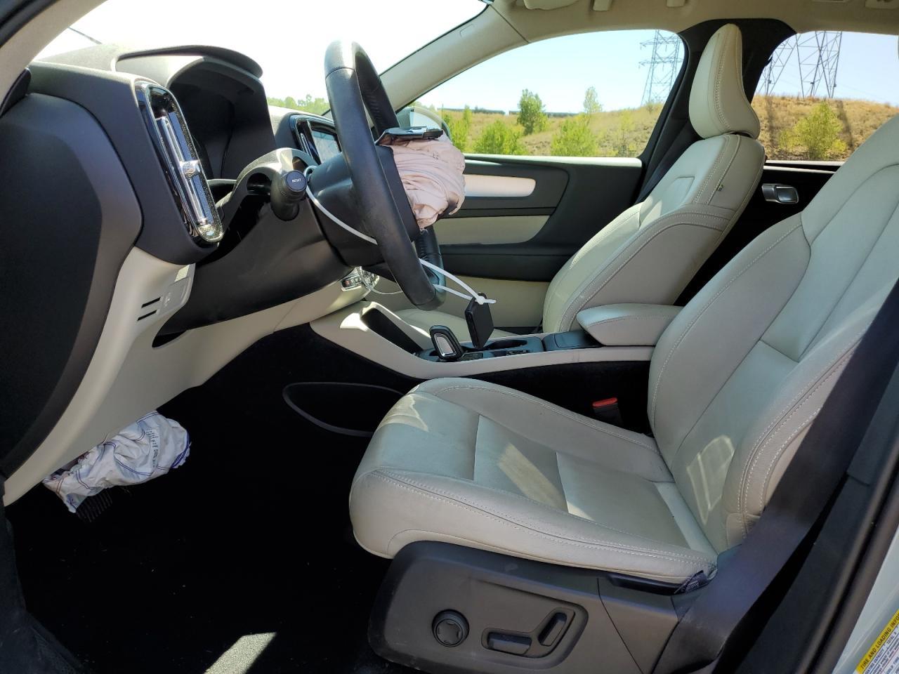 2019 VOLVO XC40