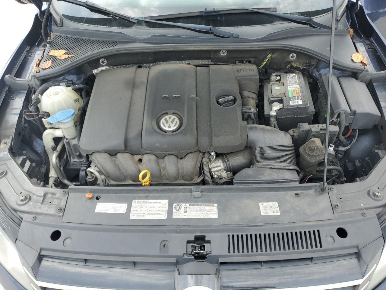 2012 VOLKSWAGEN Passat