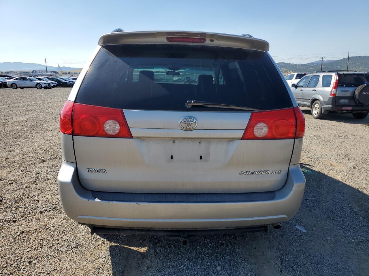 2009 TOYOTA SIENNA