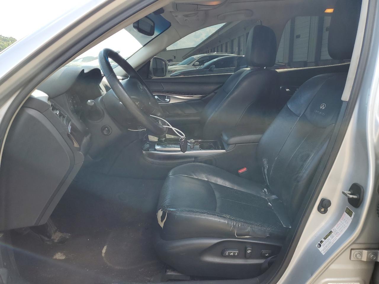 2011 INFINITI M37