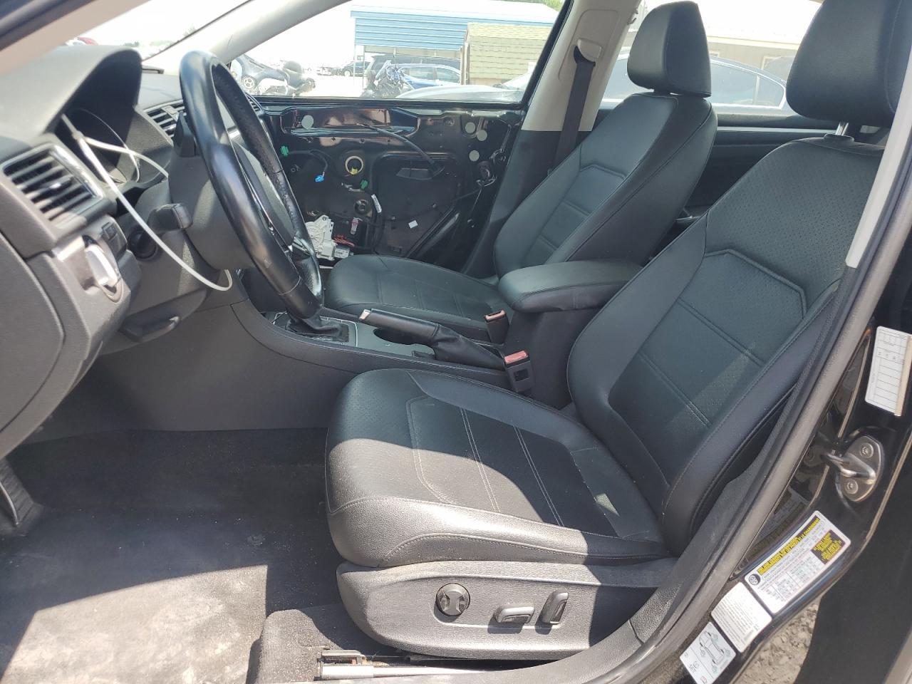 2016 VOLKSWAGEN Passat