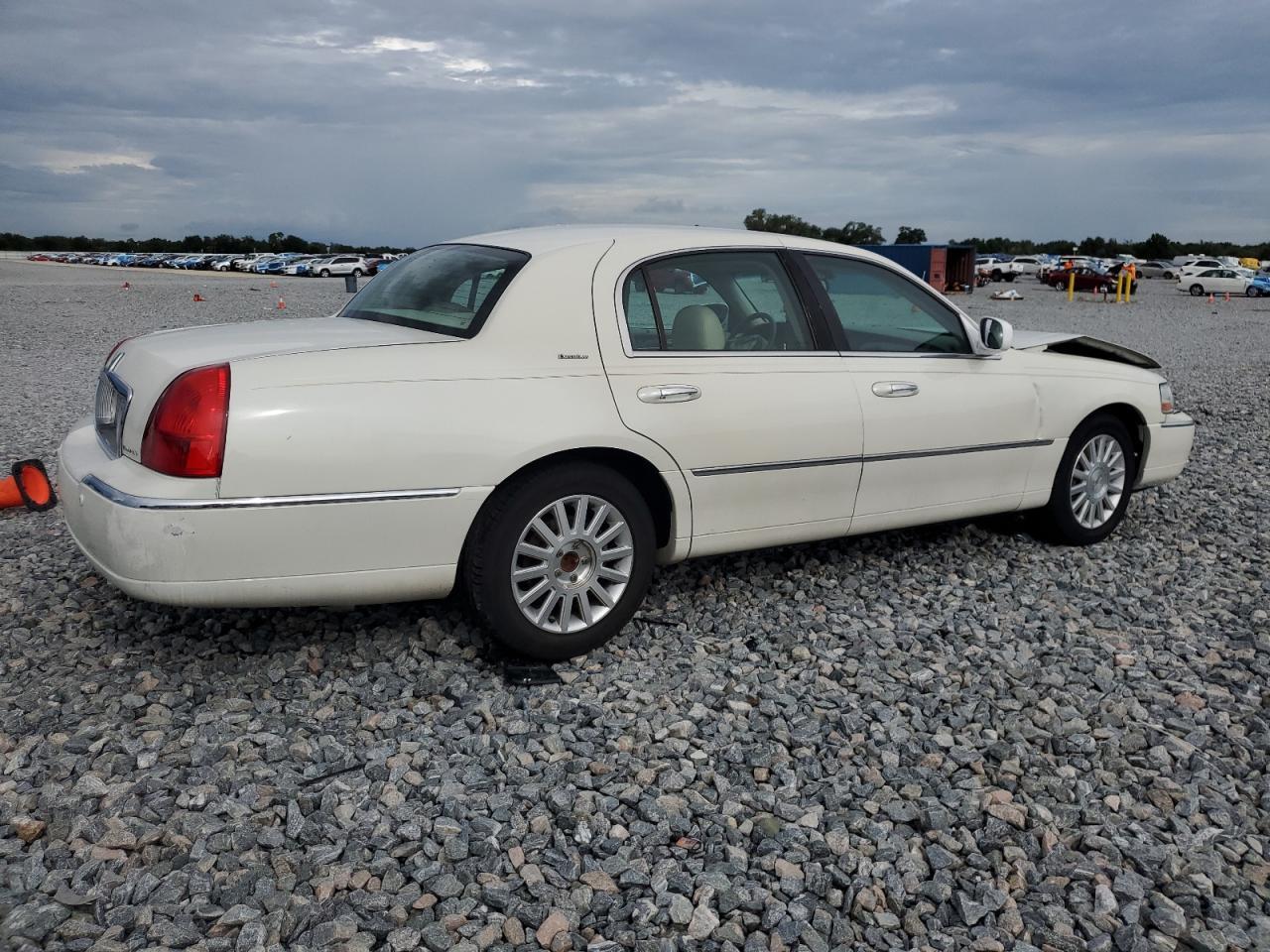 2003 LINCOLN Town Car