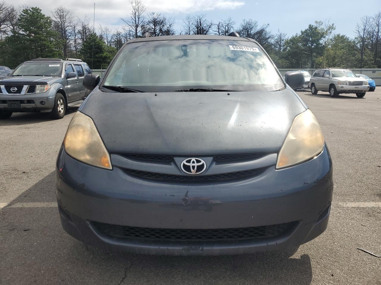 2010 TOYOTA SIENNA