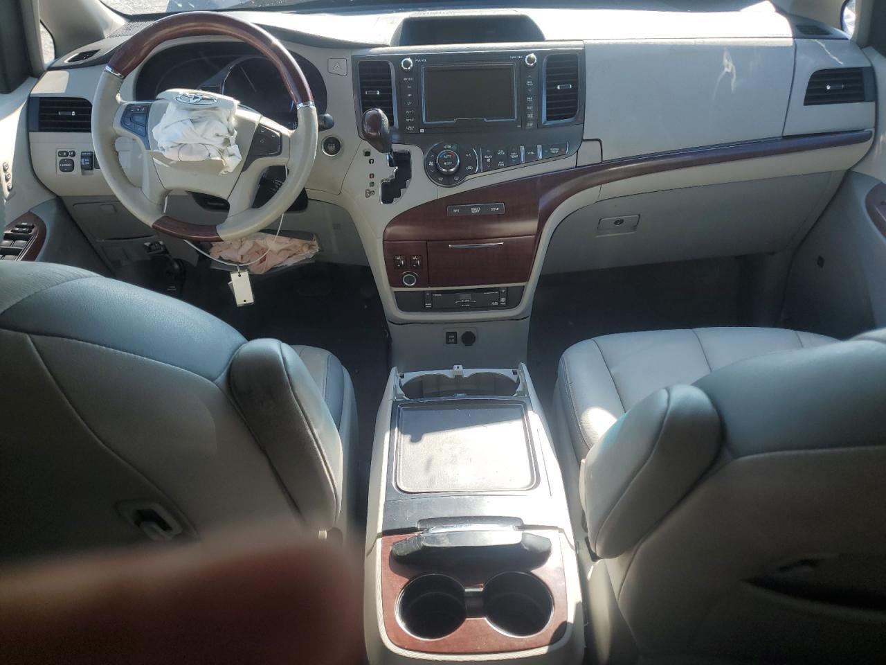 2012 TOYOTA SIENNA