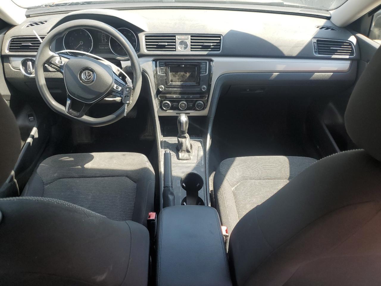 2016 VOLKSWAGEN Passat