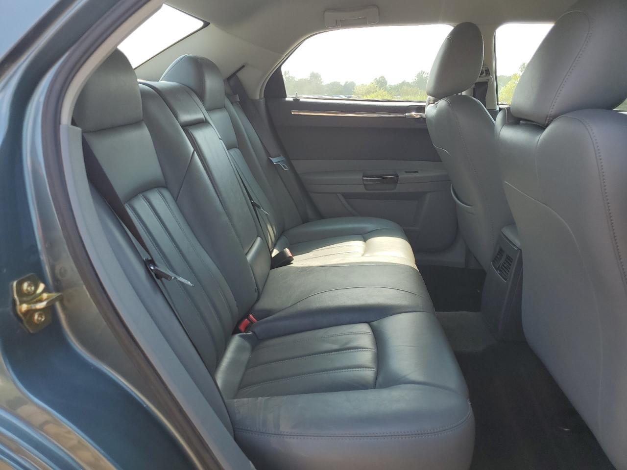2005 CHRYSLER 300