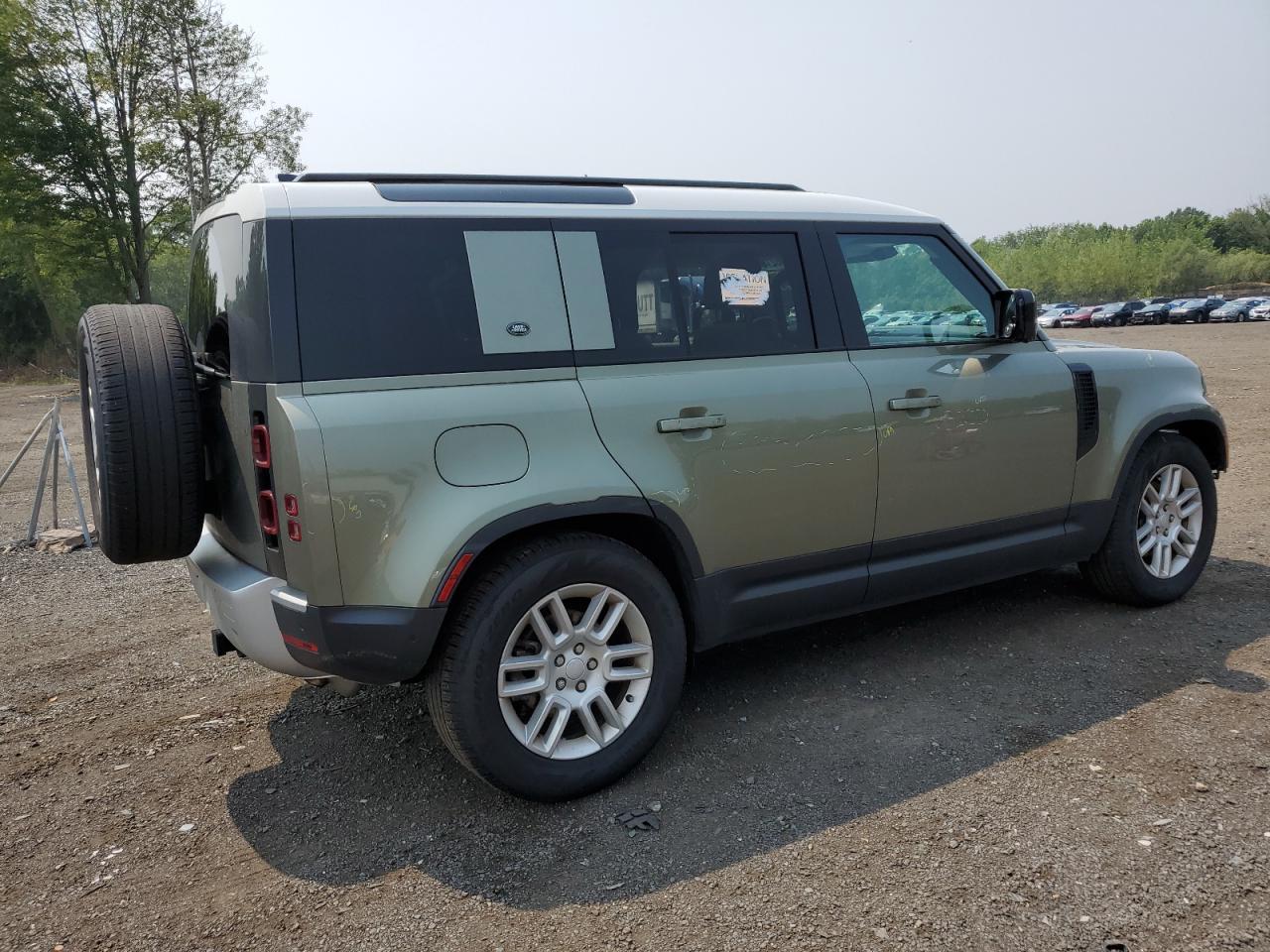 2024 LAND ROVER Defender