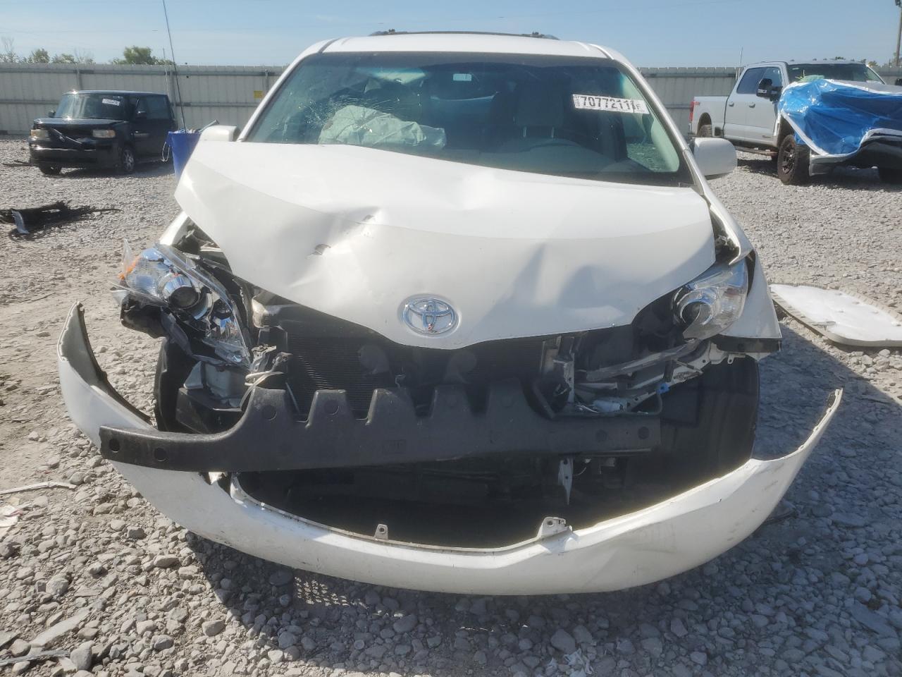 2014 TOYOTA SIENNA