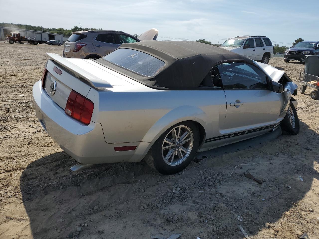 2005 FORD MUSTANG